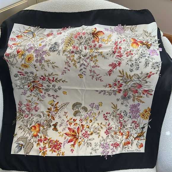 🦋 RARE Dior 90 Square Scarf - 34” x 34” - Picture 4 of 12
